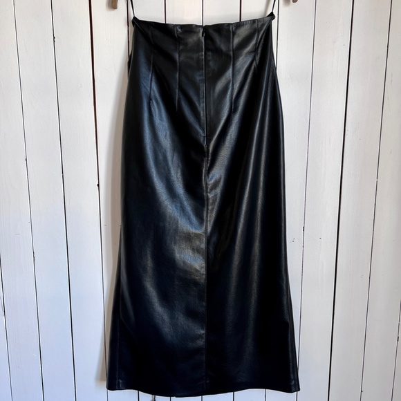 *SOLD* VEGAN LEATHER MID-LENGTH SKIRT Nanushka - Picture 2 of 8